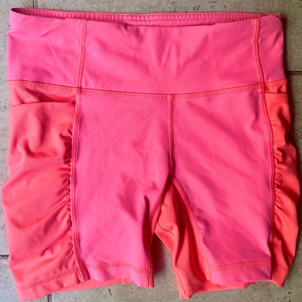 Lululemon Crop HOT‎ PINK size 4
